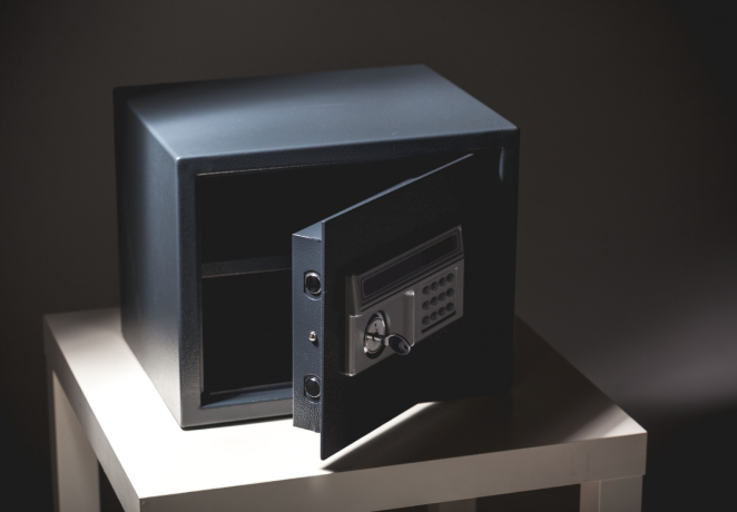 safe-black 1
